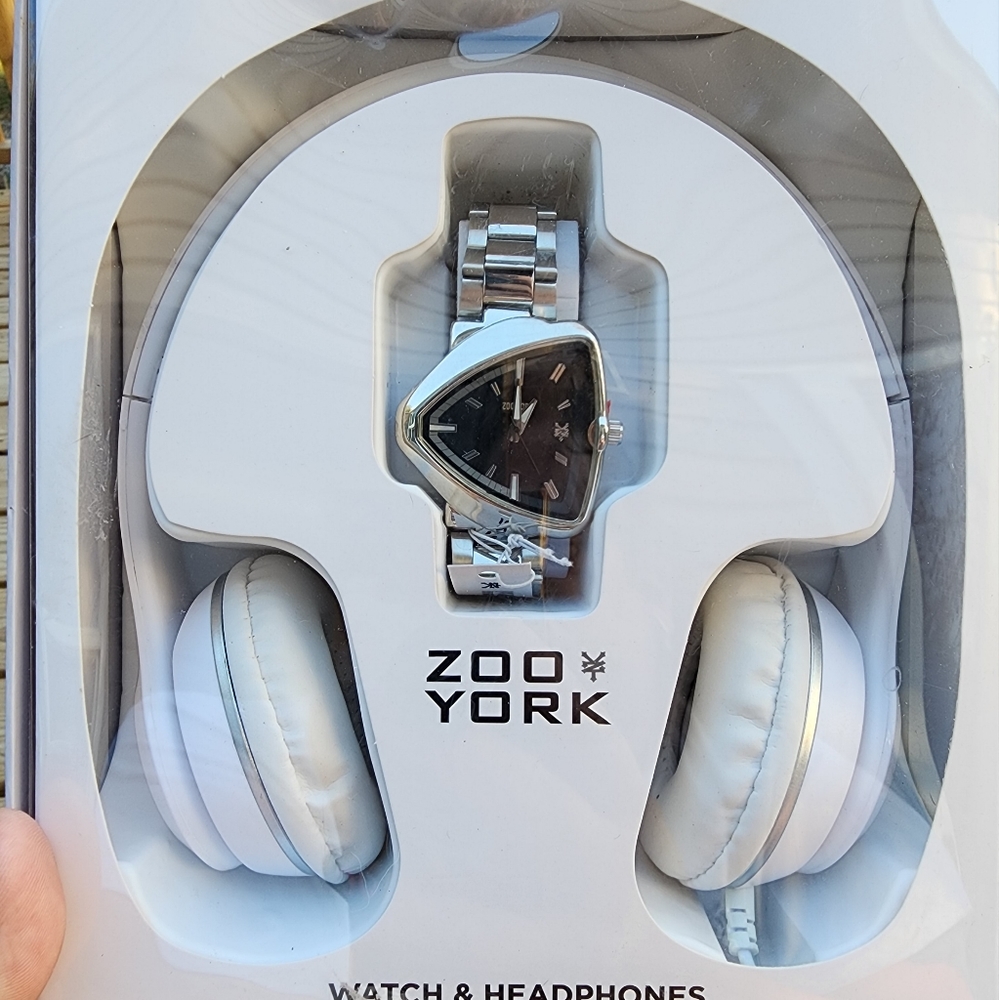 ZOO YORK Headphones and Steel watch gift set.